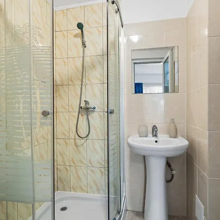 Bella 2m בית הארחה קוסטינסטי