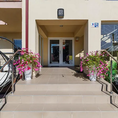 Bella 2m 3* קוסטינסטי