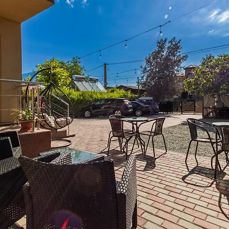 Bella 2m בית הארחה